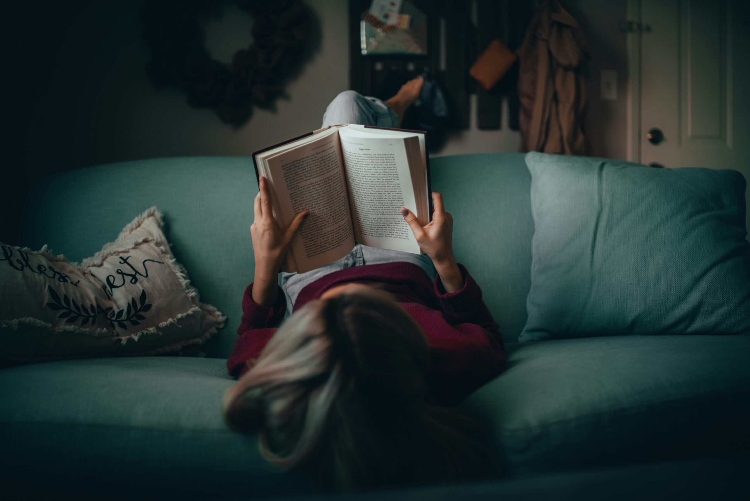 How to Build a Simple Reading Habit in a Distracted World